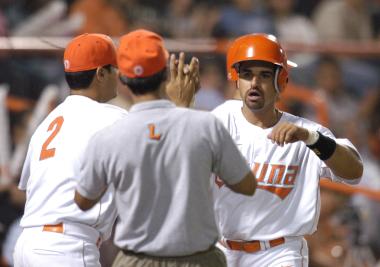 El zurdo Jasiel Acosta lanza cinco entradas y permite una carrera, para llevarse el triunfo; lo relevan: Jorge Flores, Felipe Murillo, Adrián Ramírez y Máximo de la Rosa, que salva el juego. Por Vaqueros pierde Emiliano Girón, en aceptable labor de seis entradas, cuatro hits y dos carreras limpias; el moreno dominicano realizó lanzamientos hasta de 95 millas, pero al abrir la séptima entrada con pasaporte a Raúl López, Gerardo Sánchez decidió jalar por Fernando Barreras, posteriormente vino Israel Morales en buena presentación, al ponchar a Jimmy Hurst, siguió Julio César Jiménez, después Juan Jesús Martínez y terminó Emerson Esparza.