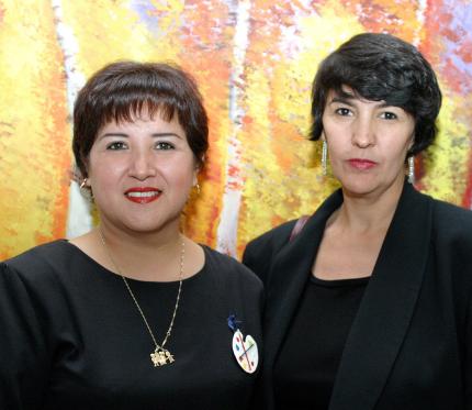 Rosario Ochoa y Myrna Salazar.