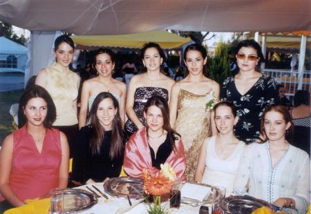 Mafer Ortiz , Ana Tere García, Odilia García, Mayra Dávila, Carolina de Soto, Mariana Delgado, Lizette de Helguera y Claudia Mendiola fueron algunas de las asistentes a la despedida de soltera de Claudia Rangel Heimpel.