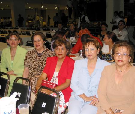 Rebeca Martínez, Josefina Martínez, Francisca Aguilar, Adela Aguilar y Esperanza Aguilar.