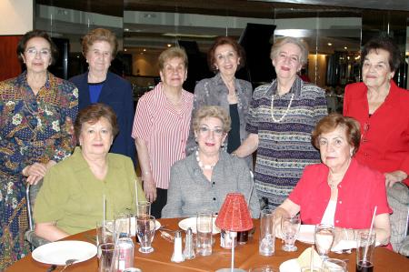 Amelia Lugo de Boehringer celebró su cumpleaños con una amena reunión acompañada de sus amigas Tere, Elia, Raquel, Paty, Dora,. Lety y Elena.