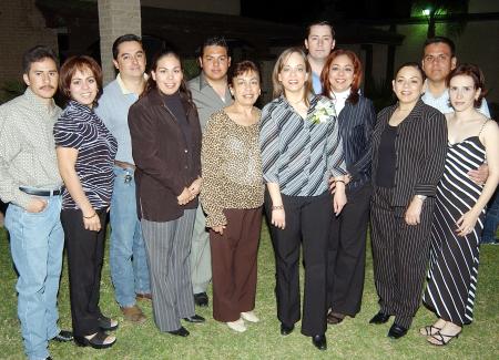 23 de marzo 

Blanca Rodríguez y Eduardo Hernández acompañados de amigos y familiares en su despedida de solteros.