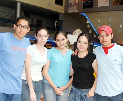 Alejandro Carreón, Blanca López, Iris Velázquez, Rocío Aguilera y Salvador Carrillo.