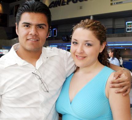 Eduardo Lazarín y Michelle Morales.