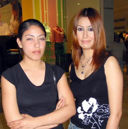 Magda Beltrán y Yahaira Dávila.