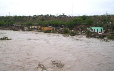 El director Estatal de Protección Civil, Sergio Robles, dio a conocer que el desbordamiento del río ocurrió a las 20:00 horas del domingo lo que provocó inundaciones en el poblado de Villa de Fuente (que quedó aislado y sin energía eléctrica), y las colonias Delicias, Periodistas, Buenos Aires y Presidente