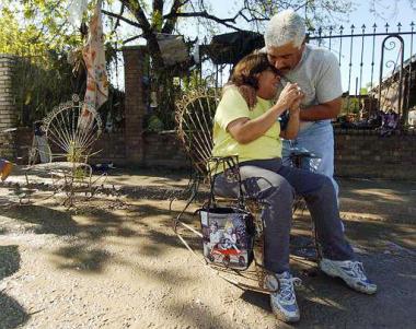 Las autoridades de Piedras Negras, Coahuila dijeron que han encontrado los cuerpos de 15 hombres y 21 mujeres, después del desborde de un río arrasó con un barrio y dañó otros seis. 

Unas cuatro mil 500 casas continuaban sin los servicios de electricidad, agua y gas, aunque se esperaba que fueran restablecidos, en tanto que más de mil personas permanecían en los cinco albergues instalados en diversos sectores del municipio.