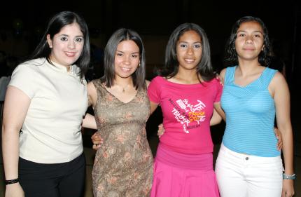 Katia Stefanía, Carlos,  Cristina Esparza, Ileana Picón y Nayeli Picón.