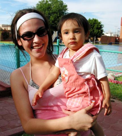 Karina Rodríguez en compañia de su sobrina Luciana Vázquez.