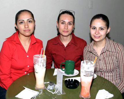 Nora González, Leonor Macías y Consuelo Noé.