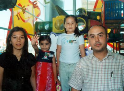 Jesús Rocha Boyer y Flor Carmona de Rocha festejaron a sus hijas Sofía y Renata Rocha Carmona, con una fiesta infantil con motivo de sus respectivos cumpleaños.