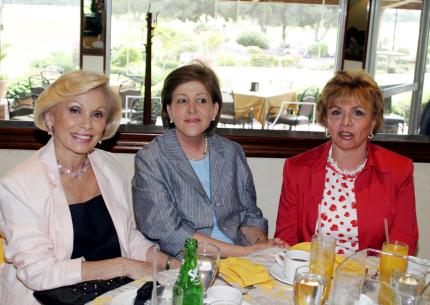 Priscila de Martínez, Meche de Ruiz y Alicia de Villarreal.