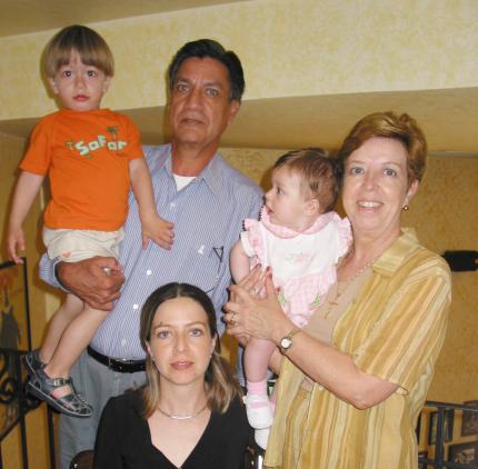 José Luis Hurtado Uruzueta, Herminia B. de Hurtado, Verónica Hurtado de Hintze, Eduardo Hintze y Ángela Hinzte.