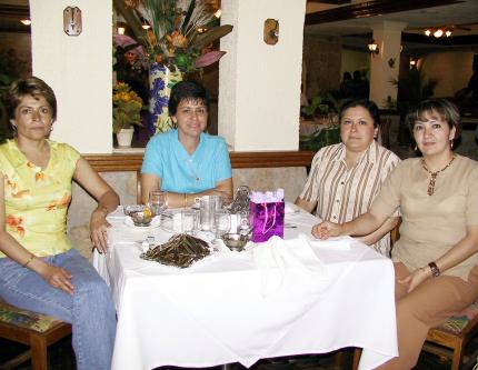 Cony Cabral de Soto, Laura de Flores, Teresa Caballero de Manjarrez y Carolina Martínez de Galindo.