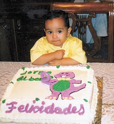 Jorge A. A. Quiñones cumplió dos años de vida y los festejó con un agradable convivio, en el que estuvo acompañado de familiares y amigos.