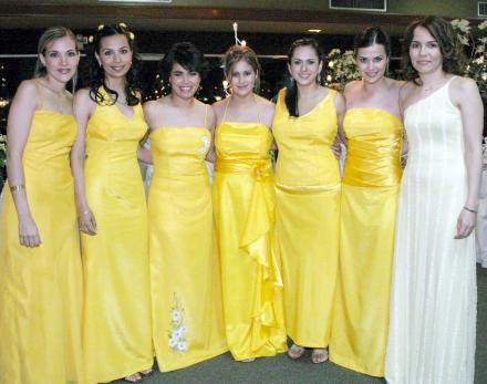 Ana Elisa Lastra, Karla Samaniego, Sara Garza de Anaya, Inglaterra Esparza, María Julia y Jossie Elias, asistentes al banquete de boda de Eduardo Hernández Medina y Blanca Flor Rodríguez Flores.