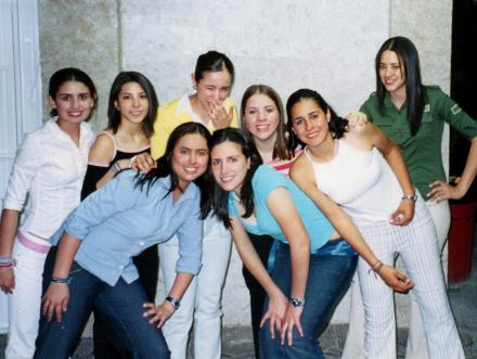 Cristy, Marisa, Elizabeth, Carmina, Chela, Cecy, Mariana y Sarahí.