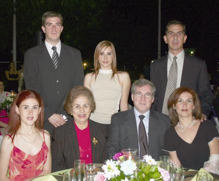 Darío y Pily Jimenéz, Gabriel y Pily de León, Melina Reyes y Hugo Morales.