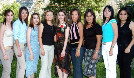 Ana, Monserrat, Adigaíl, Debbie, Araceli, Cristina, Carmen y Érika, acompañaron a Ivonne en su festejo.