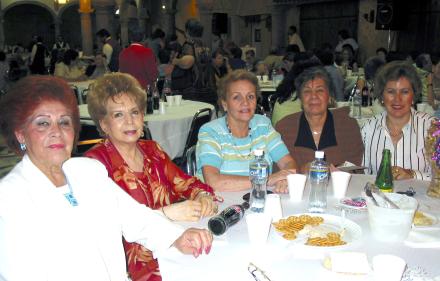  05 de mayo  
Idaly de Chibli, Yolanda de Aguirre, Güera de Reed, Olivia Villarreal y Nena de la Rosa.