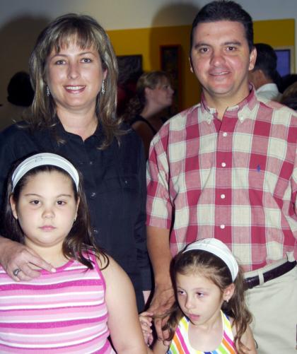 María Bárbara C. de Garza, Gustavo Garza Leal, María Bárbara y Mariana Garza.