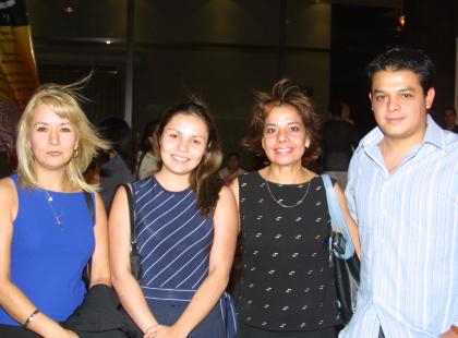 Nora Miriam Domínguez, Paola Rodríguez de Pámanes, Nely Hernández y José Raúl Pámanes Hernández.