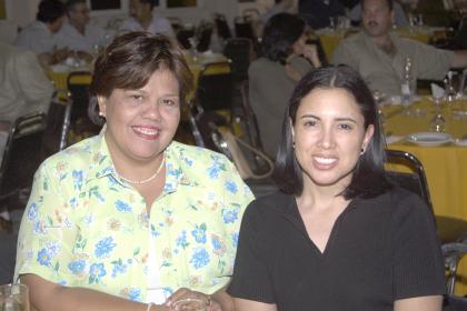 Juanita Vázquez y Elizabeth Rosales.