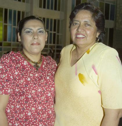 María Elena Galván Valenzuela y Martha Gómez García, en pasado acontecimiento social.