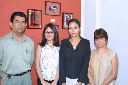 Ricardo Vargas, Gabriela Caballero, Liliana Vargas y Rosalinda García de Vargas.