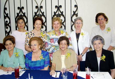 Ema de Echeverrieta, Pily Echeverrieta, Anita S. de Fernández, Emma de González, Chache de Gil,  Emilia de García, Aurora de Rodríguez, Meche de Canso y Sendy de López.