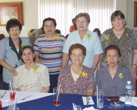 Esperanza de García, María Elena de Verano, Emma P. de Alonso, Hortencia de Algara, Toña de Vega, Celia de Bayón y Mary C. de Noyola.