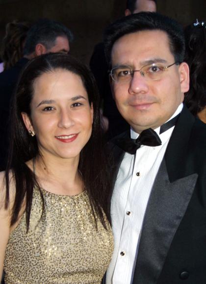 Gabriela Zermeño de Gpnzález y César González.