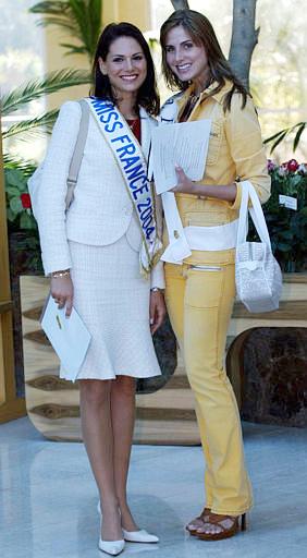 Laetitia Bleger, Miss Francia y Jessica Rodríguez, Miss Panamá.