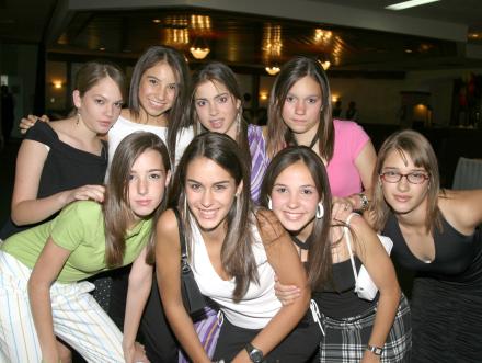 Daniela Sesma, Andrea Espada, Marypily Roel, Brenda Humphrey, Stefanía Alanis, Iza Soto, Isabel Moncholi y Cristi Sesma.