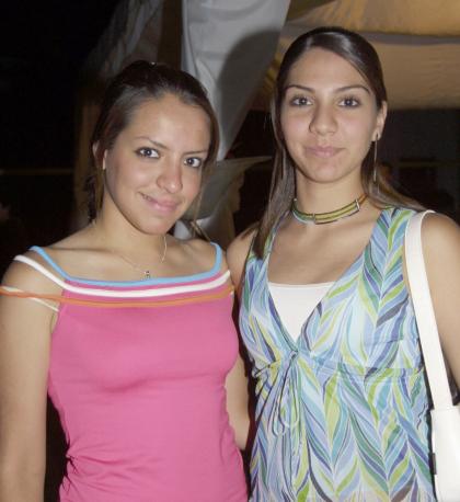 Adriana y Sofía Valdez Wossner.