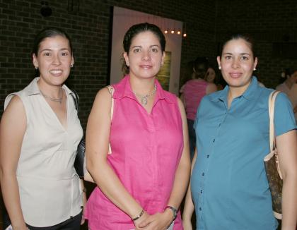 Ángela García de MArtínez, Adriana Torres de Russek y Maxiely de la Garza Torres.