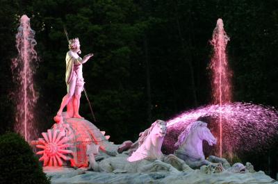 La fuente de Neptuno ha sido iluminada dentro de las pruebas de iluminación realizadas en Madrid con motivo de la boda