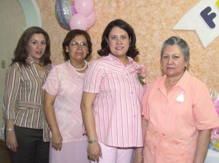 Dulce María González de Esquivel en compañia de María de la Luz González, María Susana Zapata  y de su hermana en su fiesta de regalos.