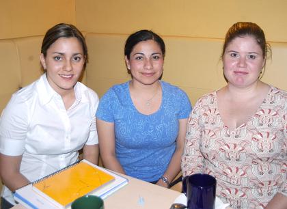 Cristy Gilio, Leslie Sánchez y Melissa Mijares.