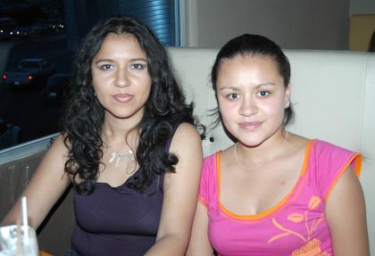 Nancy Camacho y Cynthia Chacón.