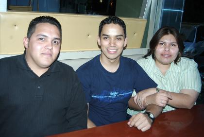 Vanessa Salas, Norberto Salazar y Gabriel Álvarez.