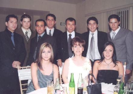 Alfredo Michel, Juan Andrade, gerardo Torres, Jesús Torres, Héctor de la Rosa, Alfredo Hernández, Luis Arratia, Angélica de Torres, Karla y Janeth.