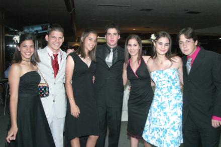 Letty cepeda, Pablo Larrinaga, charito Cepeda, Andrés Cepeda, Cristianne Reed y José Carlos Martínez, en pasado festejo social.