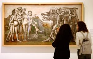 Un total de 367 obras entre pinturas, esculturas, dibujos, grabados, cerámicas y carteles de Picasso se exhiben en la ciudad española de Barcelona, para ilustrar los años en los que el pintor español se hizo eco del horror de las guerras, entre las décadas de los 30 y los 60.
En esta imagen se ve la obra 'Masacres en Corea'.