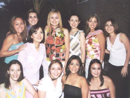 Fabiola Godoy, Cristy Soriano, Blanca Ruiz, Ale Morales, Montse Gaucín, Nadia Nava, Laura Olguín, Lulú Cardona, Valeria Correa y Paty Alonso, acompañaron a Carmen Cázares Méndez en su festejo.