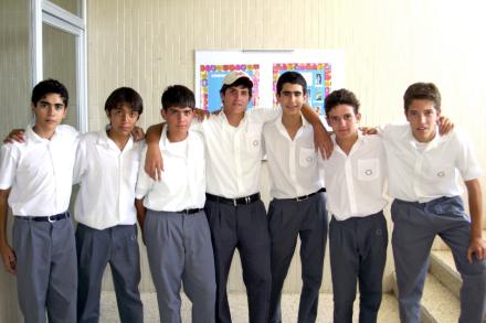  26 de mayo  
Víctor González, Alan Martínez, Marcelino Covarrubias, Marco Villarreal, Iñaki Belausteguigoitia, Bichara Marcos y Gabrie Curiel Gómez, alomnos del Istituto Cumbres, en una fotografía con motivo del Día del Estudiante.