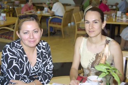 Angélica de Velarde y Gabriela de Rodríguez.