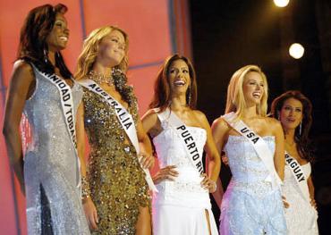 Las cinco finalistas, Miss Trinidad y Tobago Danielle Jones, Miss Australia Jennifer Hawkins, Miss Puerto Rico Alba Reyes, Miss USA Shandi Finnessey y Miss Paraguay Yanina González.