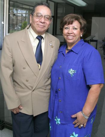 Javier Ruiz Rodríguez acompañado de su esposa Jose Ávila de Ruiz.