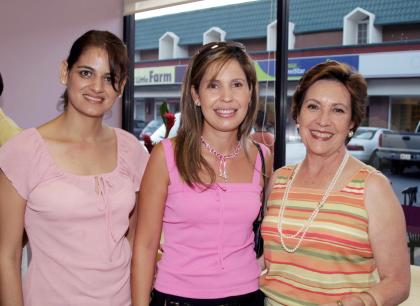 Paty Castro de Cabranes, Martha Leal de Barrios y Cristina Sirgo de Fernández.